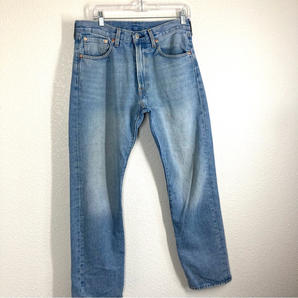 Levi's Premium 551 Z Mens Authentic Straight Leg Jeans 31x32 Medium Wash - Picture 3 of 15